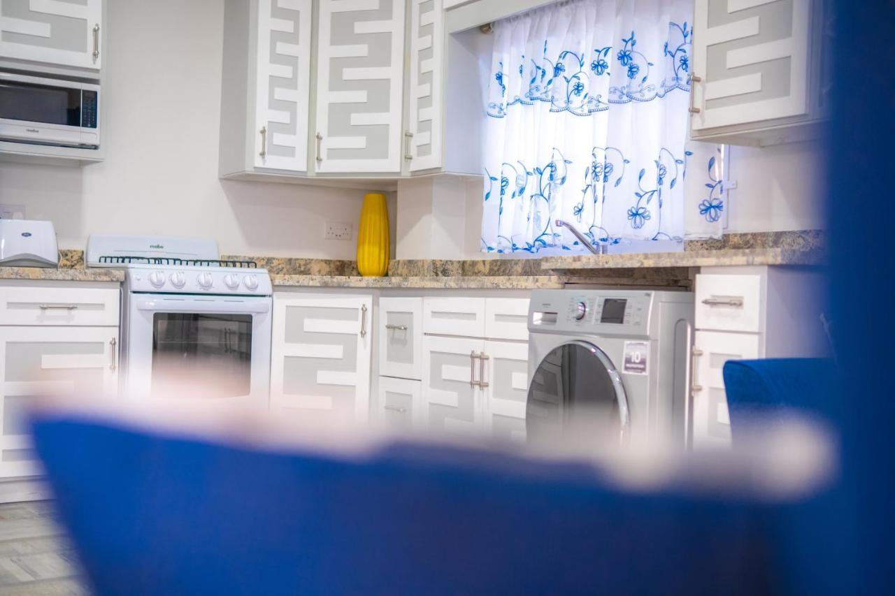 Royal Bliss Apartment Suites Κίνγκσταουν Εξωτερικό φωτογραφία