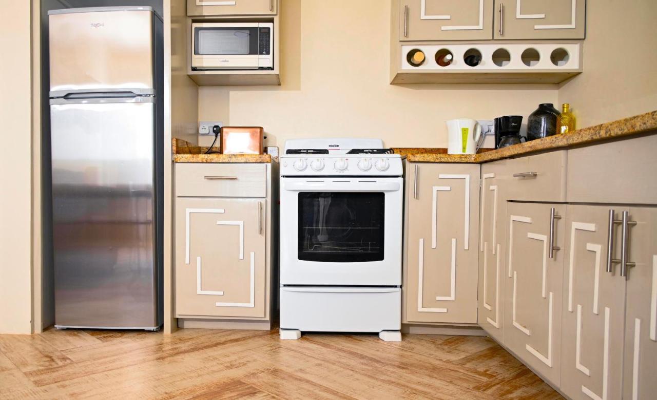 Royal Bliss Apartment Suites Κίνγκσταουν Εξωτερικό φωτογραφία